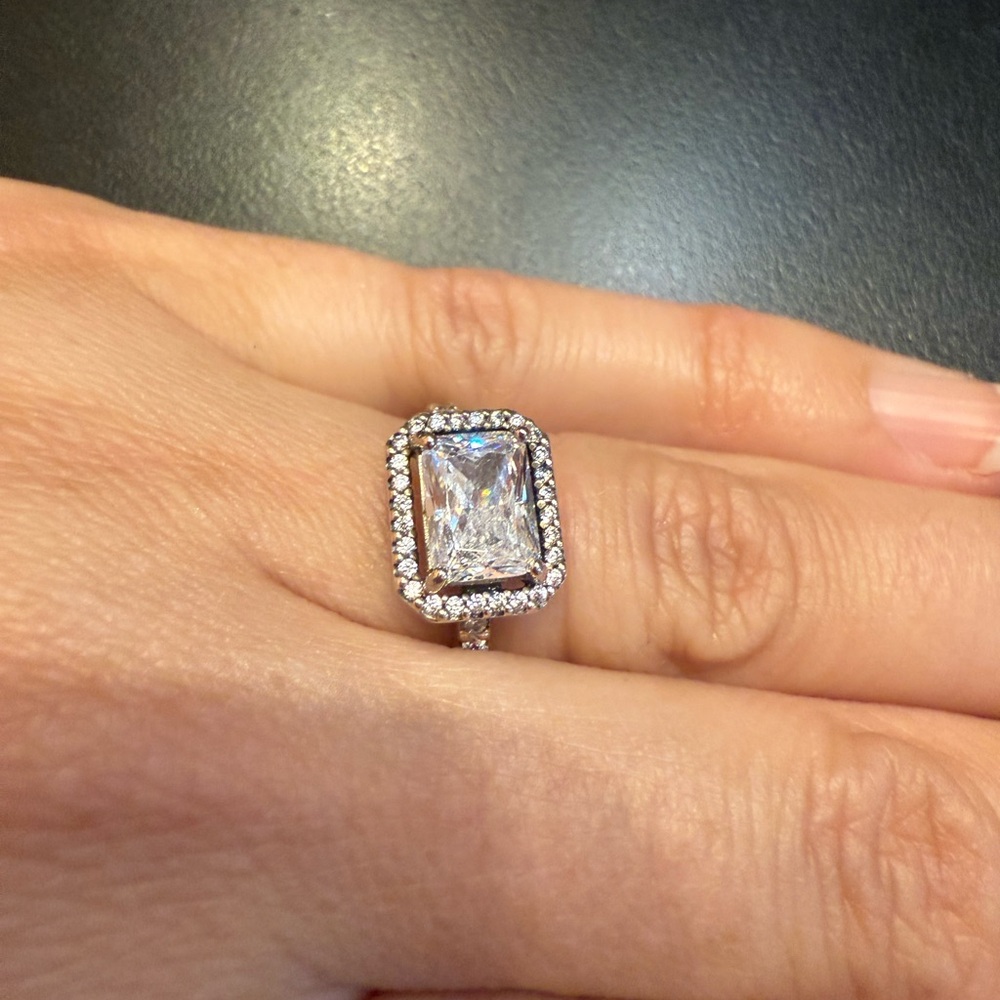 NWOB Pandora Sparkling rectangular Halo Ring 192391C01 size 5.25